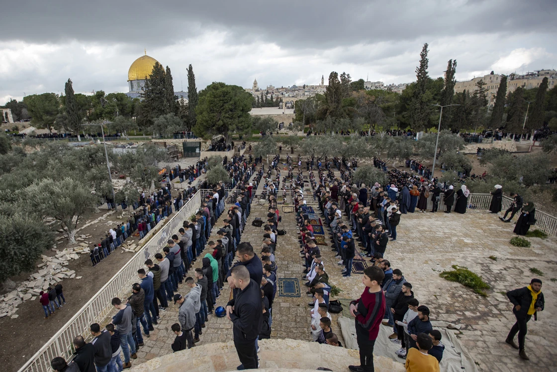 16 yıldan bu yana ilk defa Filistinliler Rahmet Kapısı’nda namaz kıldı